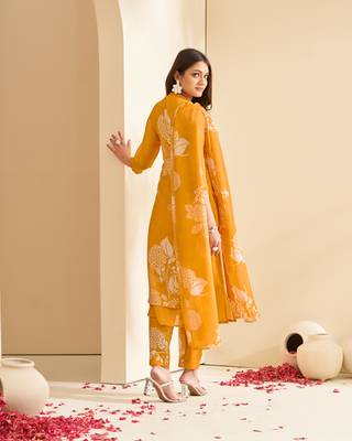 Dresoul mustard floral printed straight kurta set with dupatta 3