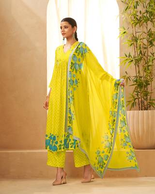 Dresoul floral printed v neck sleeveles kurta with palazzos & with dupatta 4