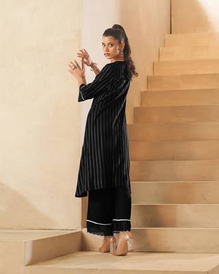 Black vertical foil print embroidered viscose kurta set 5