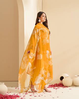 Dresoul mustard floral printed straight kurta set with dupatta 5
