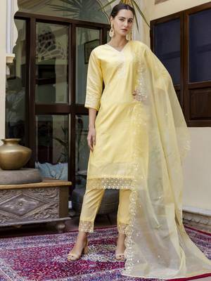 Vredevogel silk blend women embroidered kurta and pant set with dupatta 1