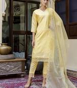 Vredevogel silk blend women embroidered kurta and pant set with dupatta