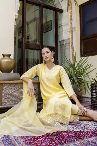 Vredevogel silk blend women embroidered kurta and pant set with dupatta