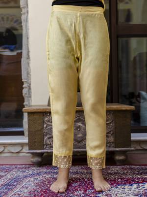 Vredevogel silk blend women embroidered kurta and pant set with dupatta 4