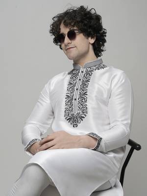 Maahi fabs white colour cotton blend thread embriodered work design ethnic kurta for men 1