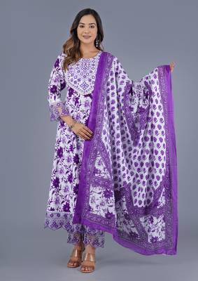 Lavender Viscose Rayon Printed Kurta Pant With Dupatta 5