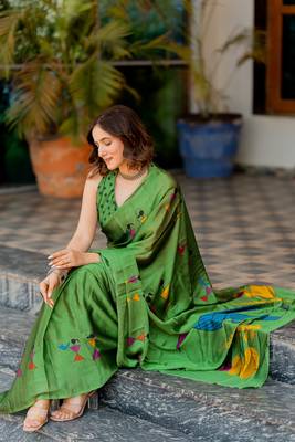 Green chiffon warli print saree with unstitched blouse piece 1