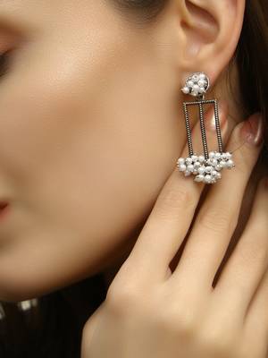 Women silver plated pearl drop earrings 2