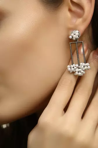 Women silver plated pearl drop earrings