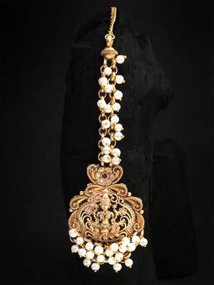 Women gold-plated stone-studded pearl-beaded maangtikka 1