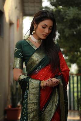 Women Green Bandhani Design And Bandhej Silk For Zari Weaving Rich Pallu Saree With Blouse For Women 2