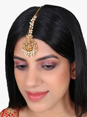 Women gold-plated stone-studded pearl-beaded maangtikka 2