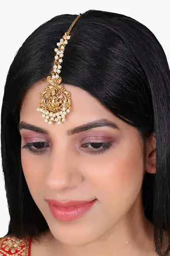 Women gold-plated stone-studded pearl-beaded maangtikka