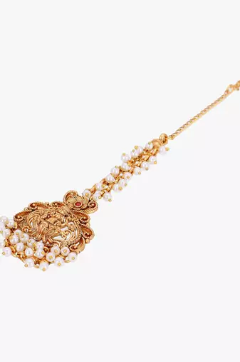Women gold-plated stone-studded pearl-beaded maangtikka