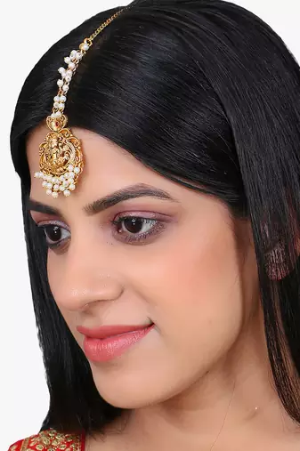 Women gold-plated stone-studded pearl-beaded maangtikka