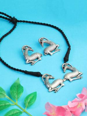 Oxidised silver-plated stone studded pendant with drawstring 1