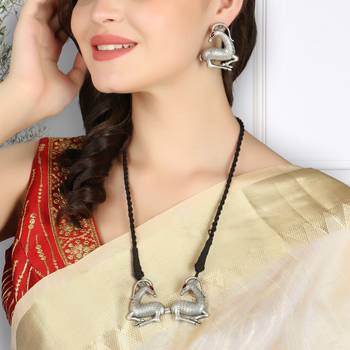 Oxidised silver-plated stone studded pendant with drawstring 2