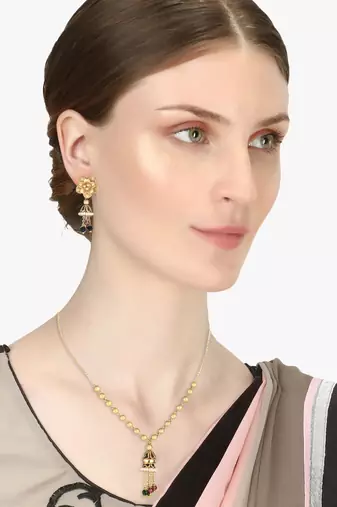 Gold-plated with white pearls golden bedded minimal necklace