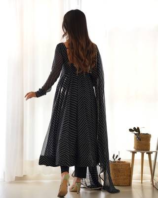 Fox Georgette Laheriya Print Fabric Fully Flair Anarkali Kurti, Dupatta And Pent 4