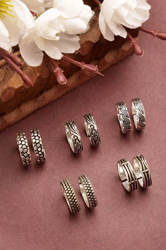 women pair of 5 silver-plated  german silver  toe rings
