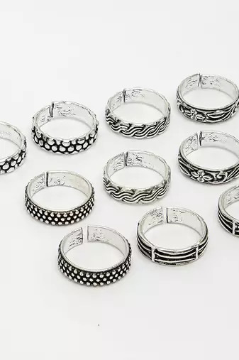 women pair of 5 silver-plated  german silver  toe rings