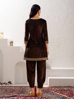 Aask women solid velvet lace work brown color kurta & pant set 2