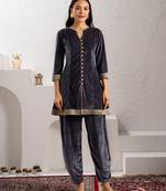 Aask women solid velvet lace work silver color kurta & pant set