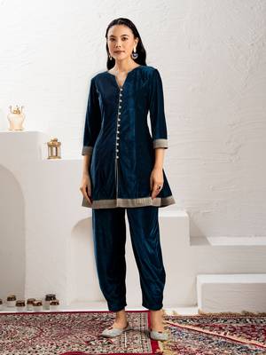 navy blue velvet kurta pant set with lace detailing 1