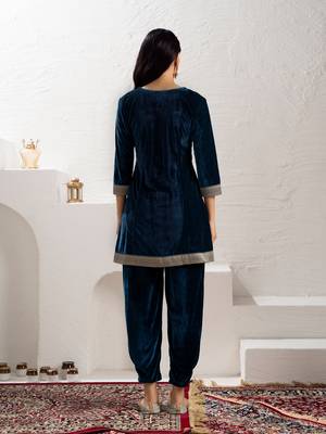 navy blue velvet kurta pant set with lace detailing 2