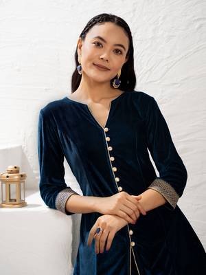 navy blue velvet kurta pant set with lace detailing 3