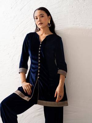 navy blue velvet kurta pant set with lace detailing 4