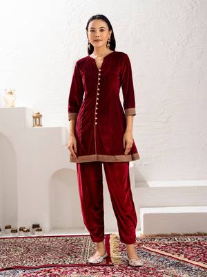 Aask women solid velvet lace work maroon color kurta & pant set 1