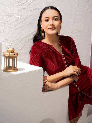Aask women solid velvet lace work maroon color kurta & pant set 4