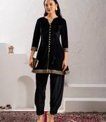 Aask women solid velvet lace work black color kurta & pant set