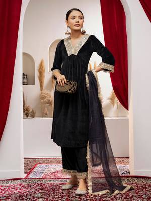 black velvet plus size kurta pant set with lace work 1