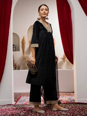 black velvet plus size kurta pant set with lace work 2
