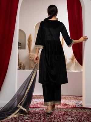 black velvet plus size kurta pant set with lace work 4