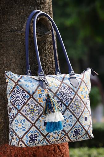 geomat white, blue & multicolor ethnic printed polycotton shoulder bag