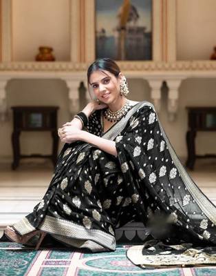 Black Woven Art Silk Saree with Zari Weaving & Unstitched Blouse 3