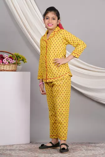  kids cotton slub floral printed night suit(yellow)