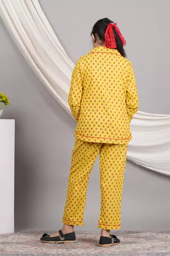  kids cotton slub floral printed night suit(yellow)