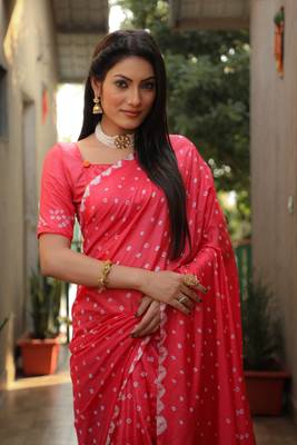 Women Light Peach Bandhej Silk And Bandhni Zari Weaving With Rich Pallu Saree With Blouse For Women 4