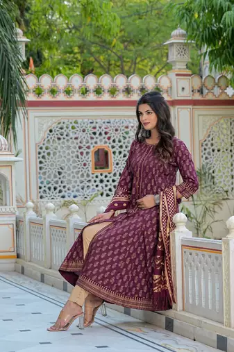  women's cotton gold print anarkali kurti & dupatta (wine)