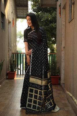 Women Black Bandhej Silk And Bandhni Zari Weaving With Rich Pallu Saree With Blouse For Women 3