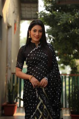 Women Black Bandhej Silk And Bandhni Zari Weaving With Rich Pallu Saree With Blouse For Women 4