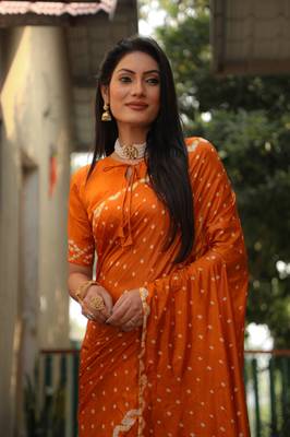 Women Orange Bandhej Silk And Bandhni Zari Weaving With Rich Pallu Saree With Blouse For Women 4