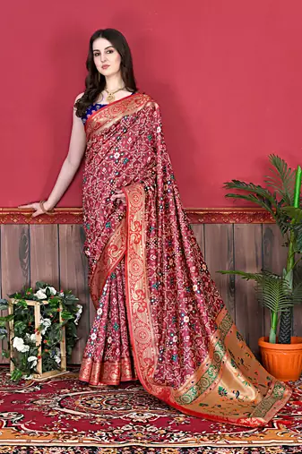 Soft Lichi Silk Blend Saree With Beautiful Zari   Weaving Pallu With Patola Print All Over Saree & Zari Weawing Border