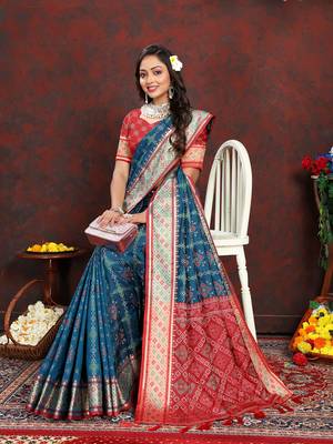 Rama Patola Silk Woven Design With Zari Meenakari Weaving Motifs Pallu Saree 3