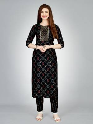 Women embroidered rayon black kurta pant set 1