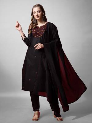Black cotton embroidered kurta with pant & dupatta 1